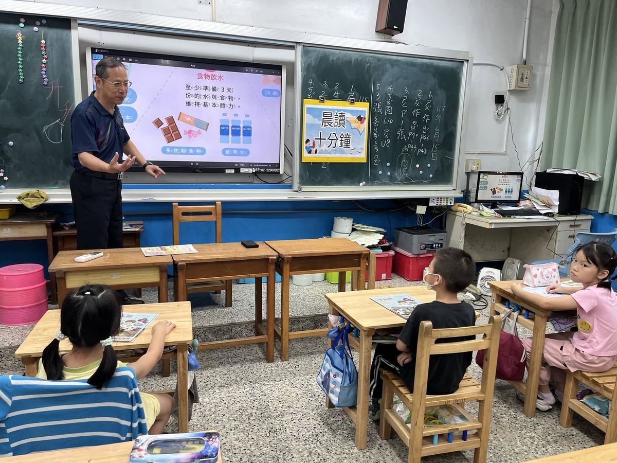 快官國小校長入班晨讀十分鐘