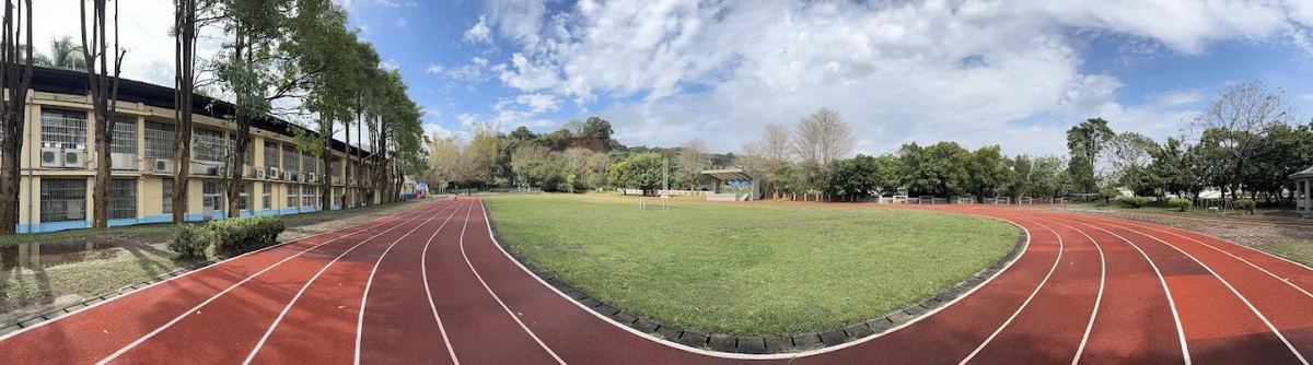 快官國小操場全景