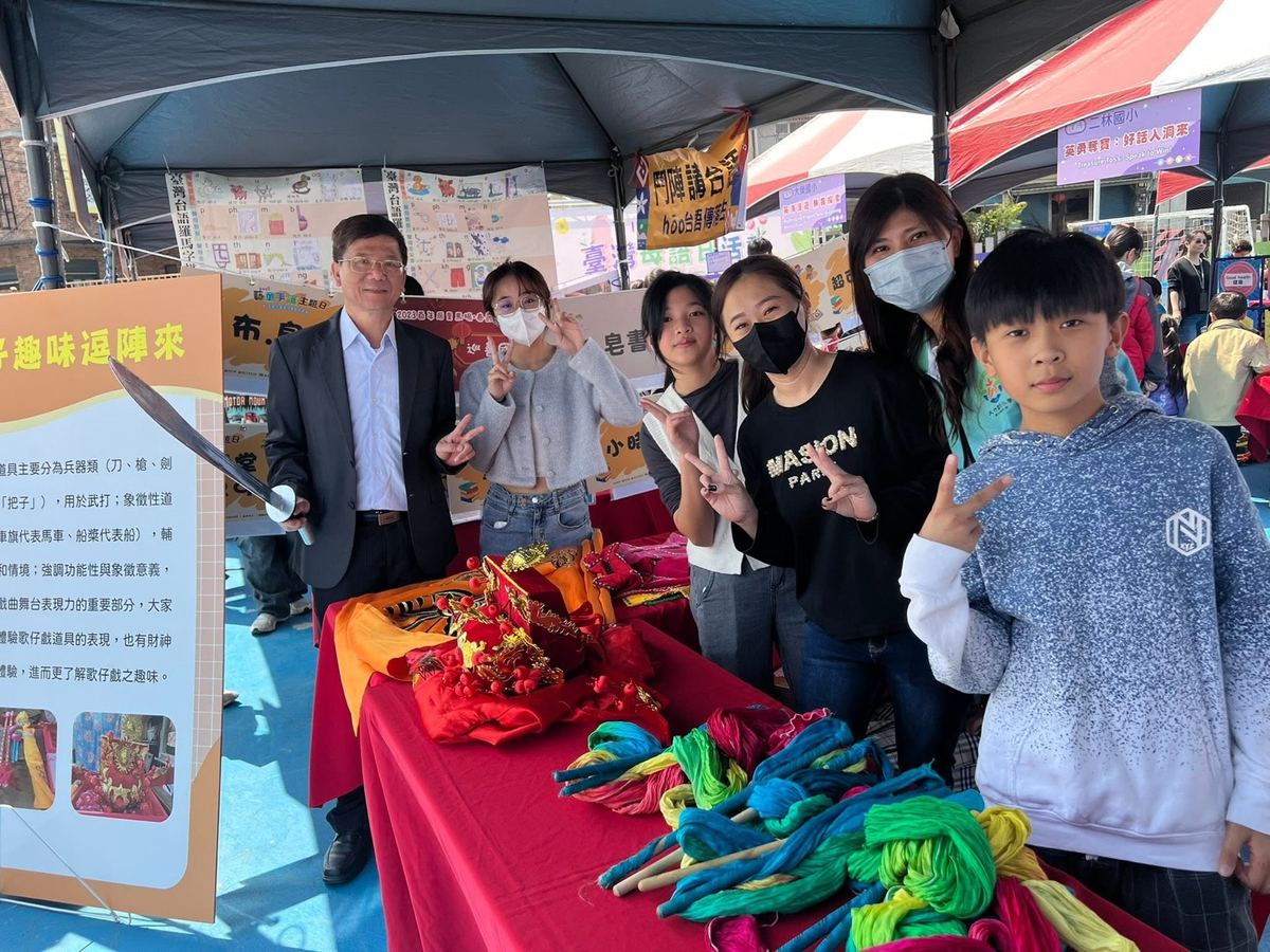歌仔戲道具攤位介紹