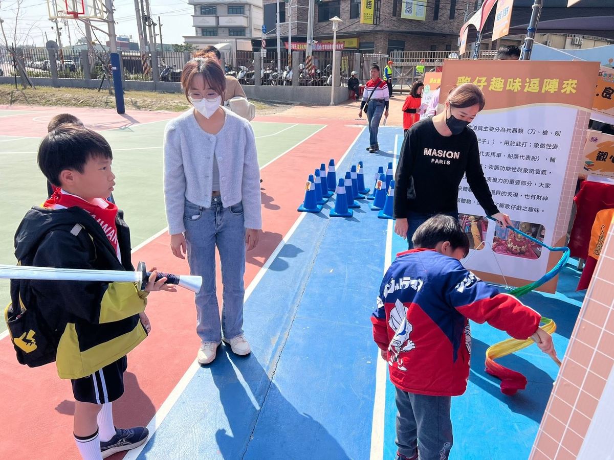 學生體驗歌仔戲趣味闖關