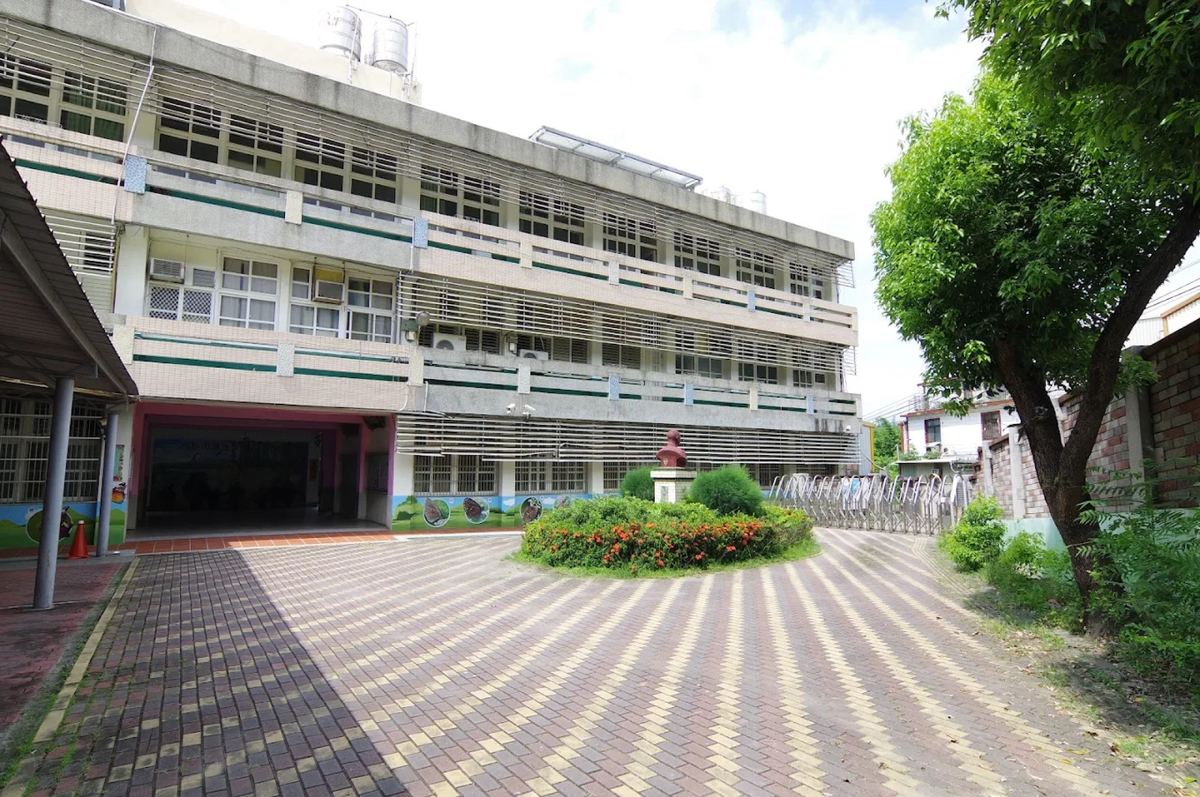 聯興國小蝴蝶生態彩繪牆與校園走廊