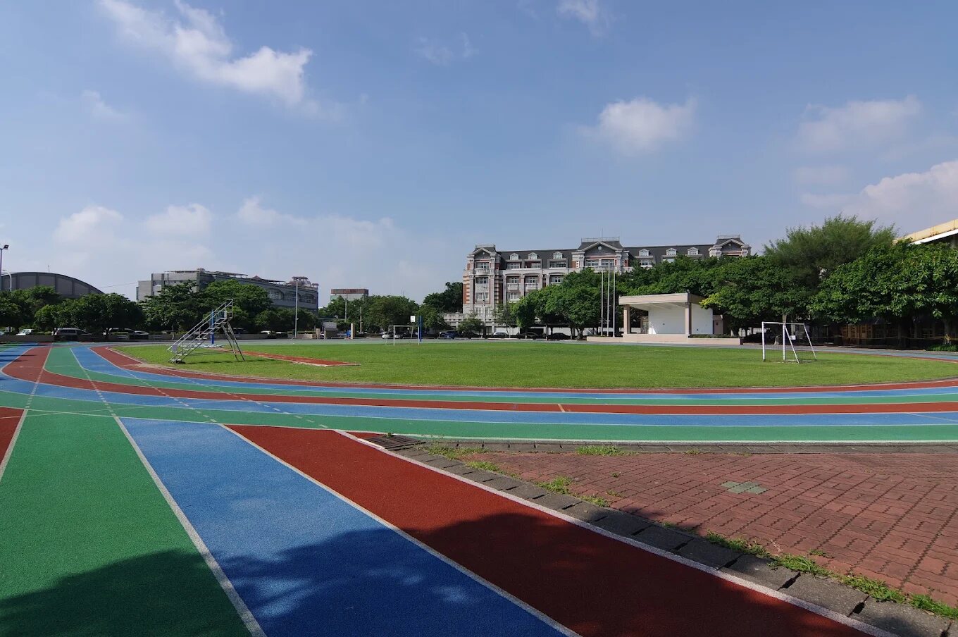 洛津國小校園