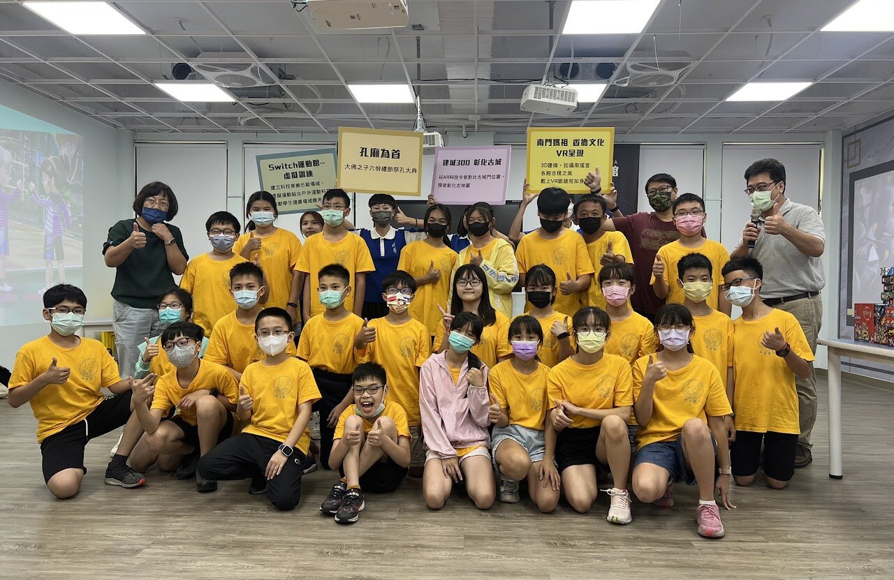 洛津國小學生體驗彰化藝術高中元宇宙智慧館 Loojing students at Changhua Arts High School's Metaverse Lab