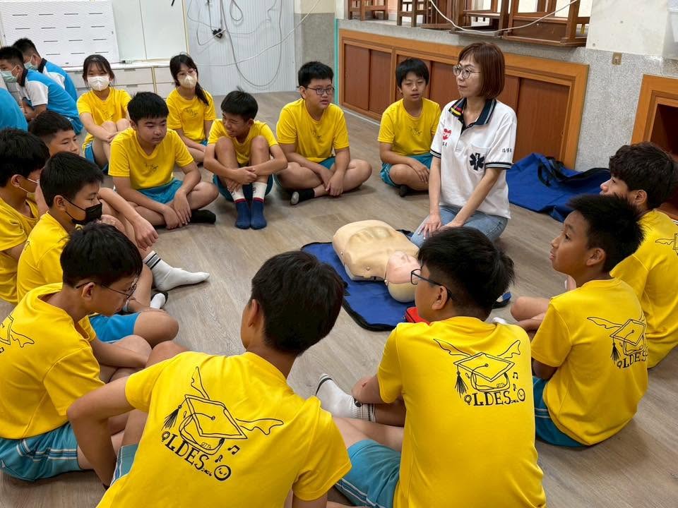 A nurse teaching students CPR technique in a circle
