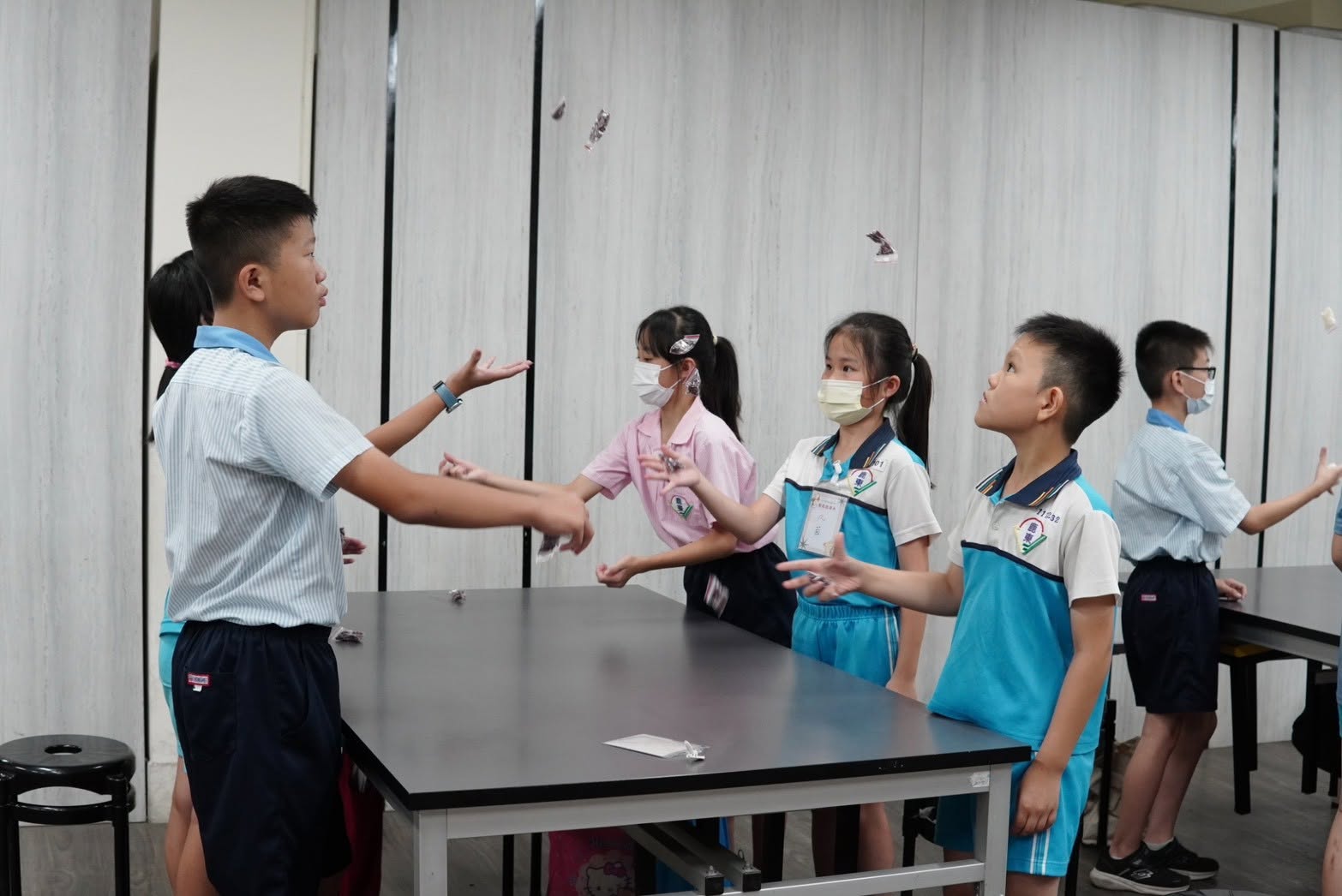 Ludong students playing a Taiwanese-language sandbag-tossing game