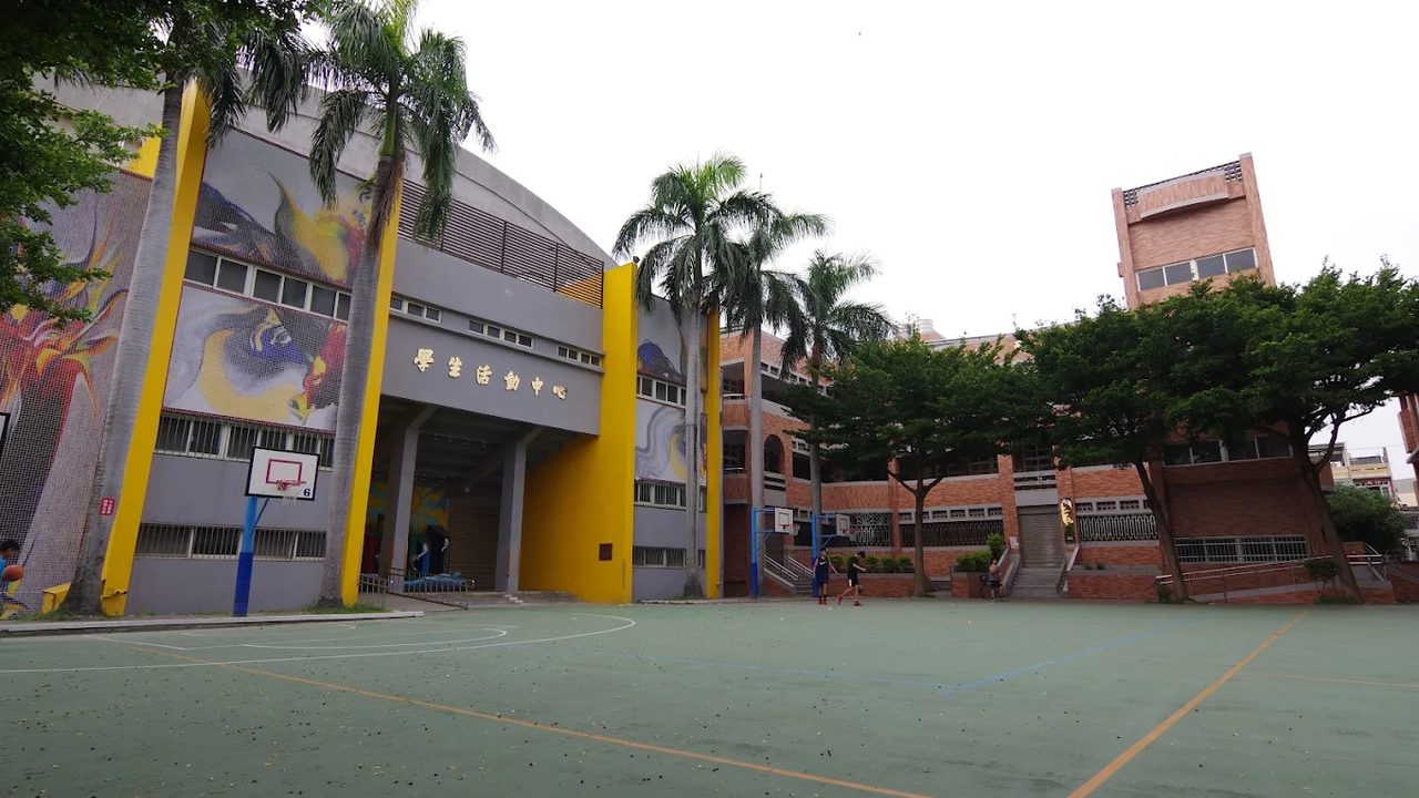 鹿港國小籃球場與活動中心