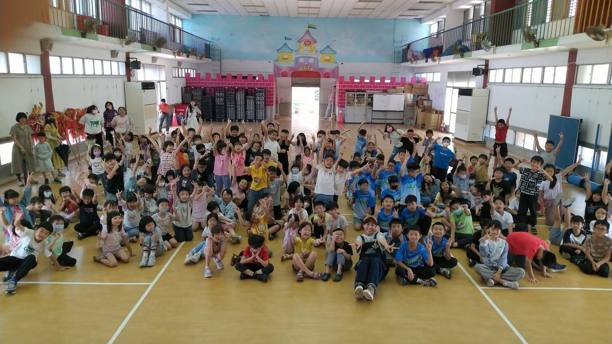 全校師生於體育館聆聽健康上網公益故事活動