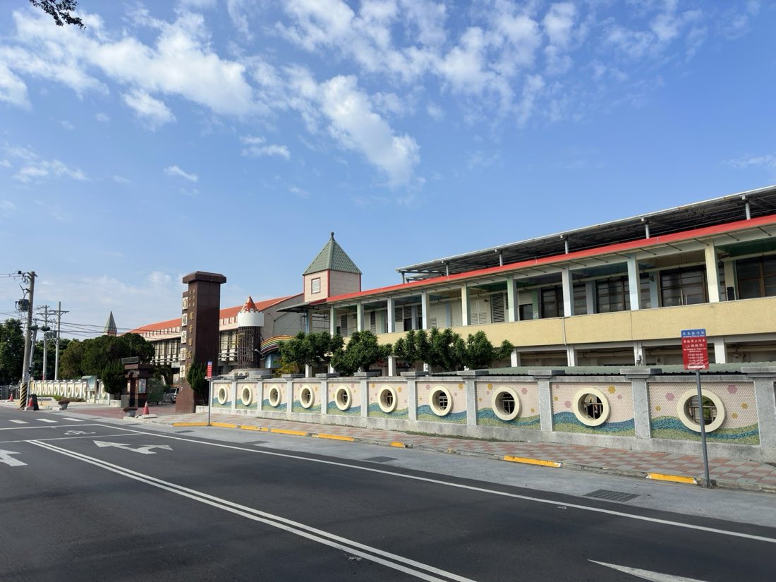 Campus gate 校門