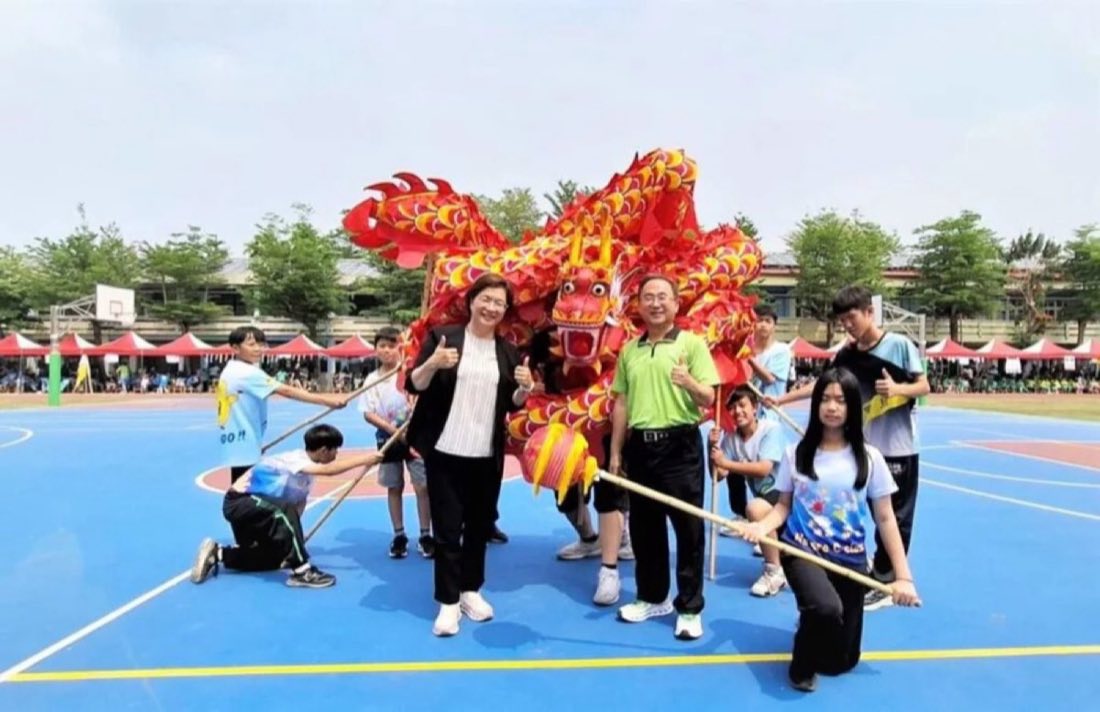 Dragon dance 舞龍