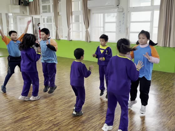 跳（jump）——路上國小實拍