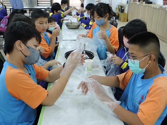 手套（gloves）——路上國小實拍