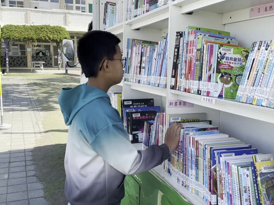 書架（shelf）——路上國小實拍