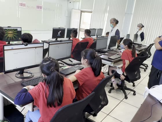 電腦（computer）——路上國小實拍