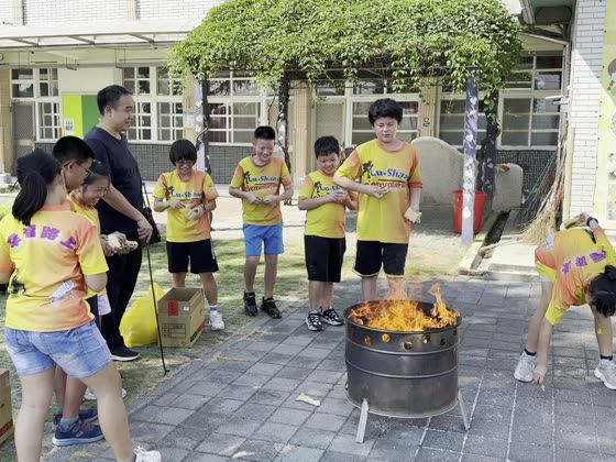 丟（throw）——路上國小實拍