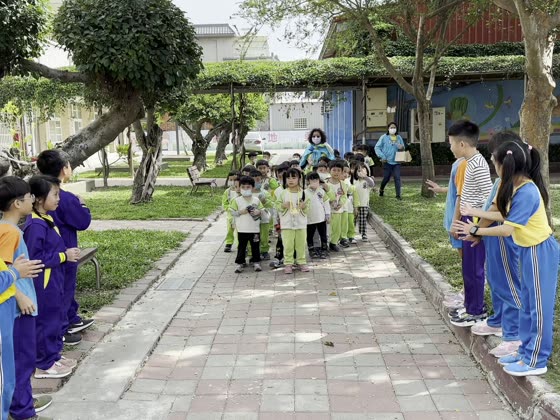 一排（line）——路上國小實拍