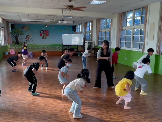 蹲下（squat）——路上國小實拍