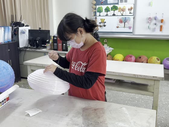 白色的（white）——路上國小實拍