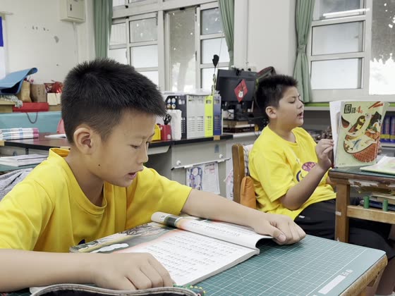 課本（textbook）——路上國小實拍