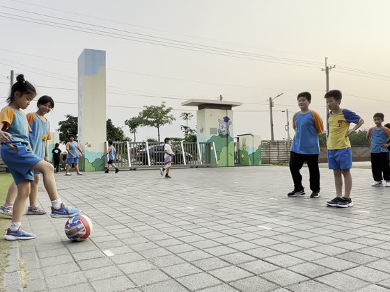 踢（kick）——路上國小實拍