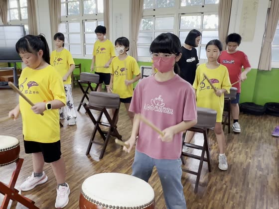 敲（hit）——路上國小實拍