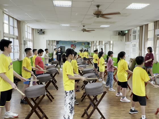 一起（together）——路上國小實拍