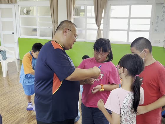幫忙（help）——路上國小實拍