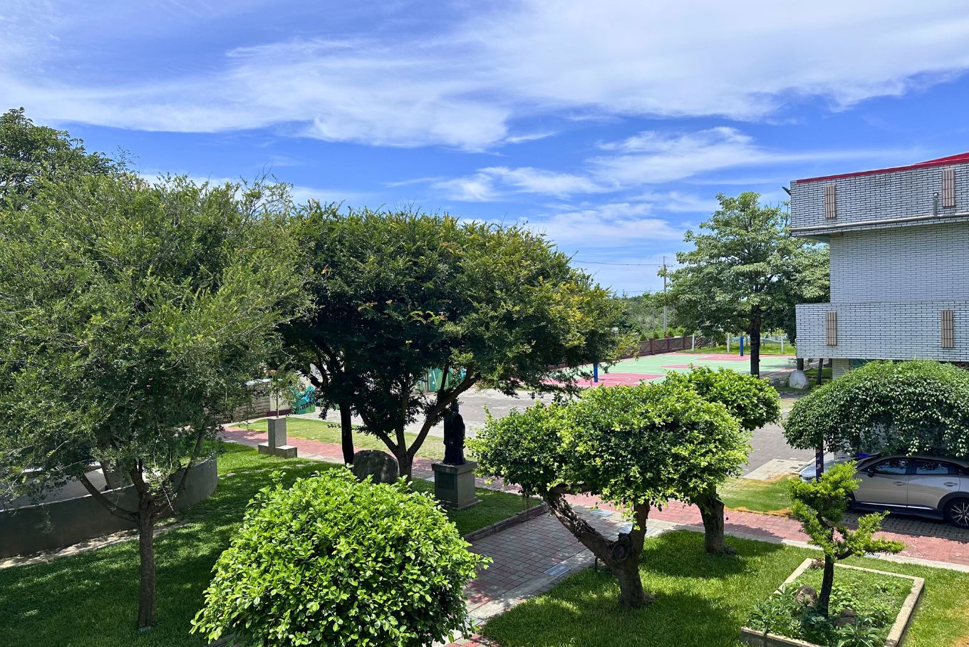 Lushang Elementary campus · 路上國小校園