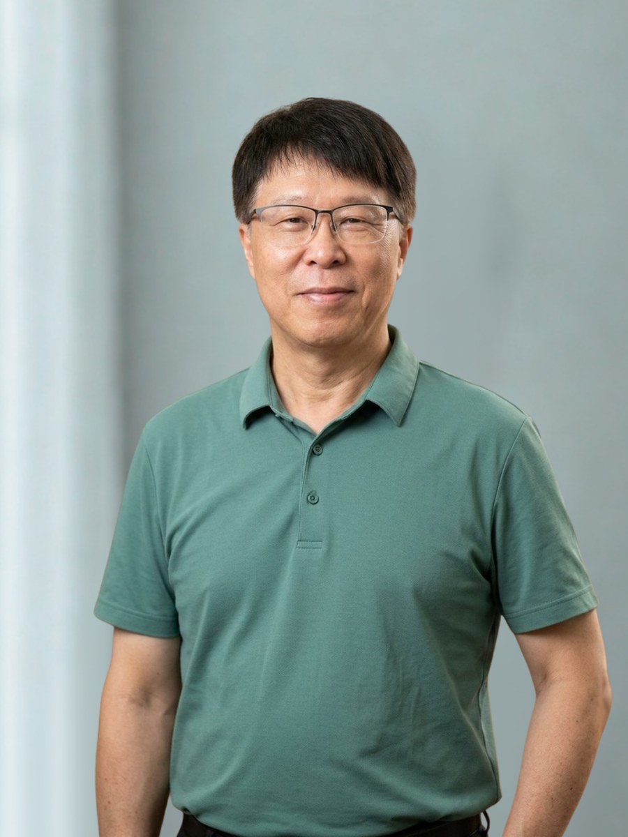 張通信校長 · Principal Chang Tung-hsin of Minghu Elementary School