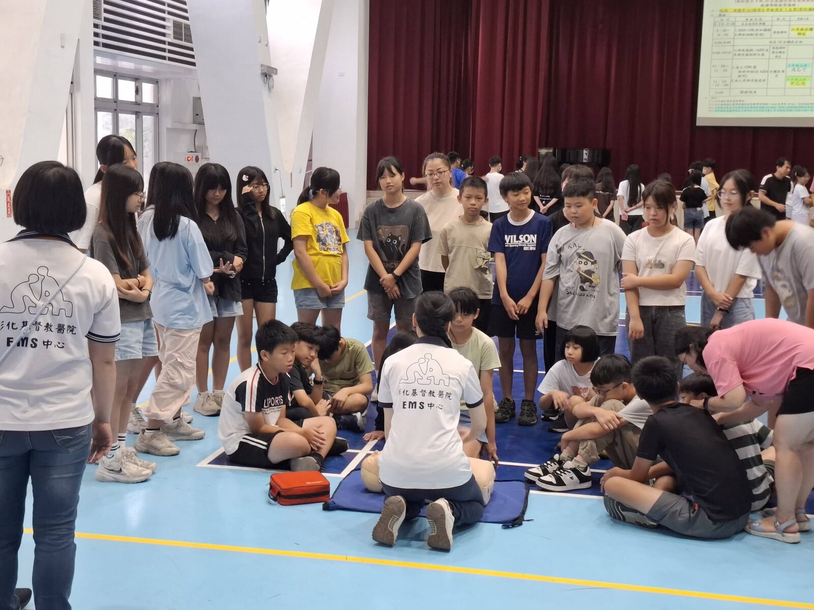 彰化基督教醫院EMS中心人員指導明正國小學生急救訓練