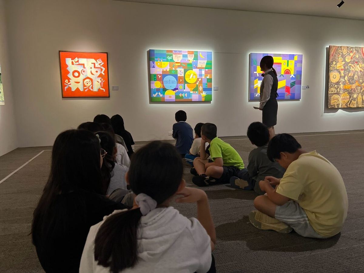 Docent explaining a painting