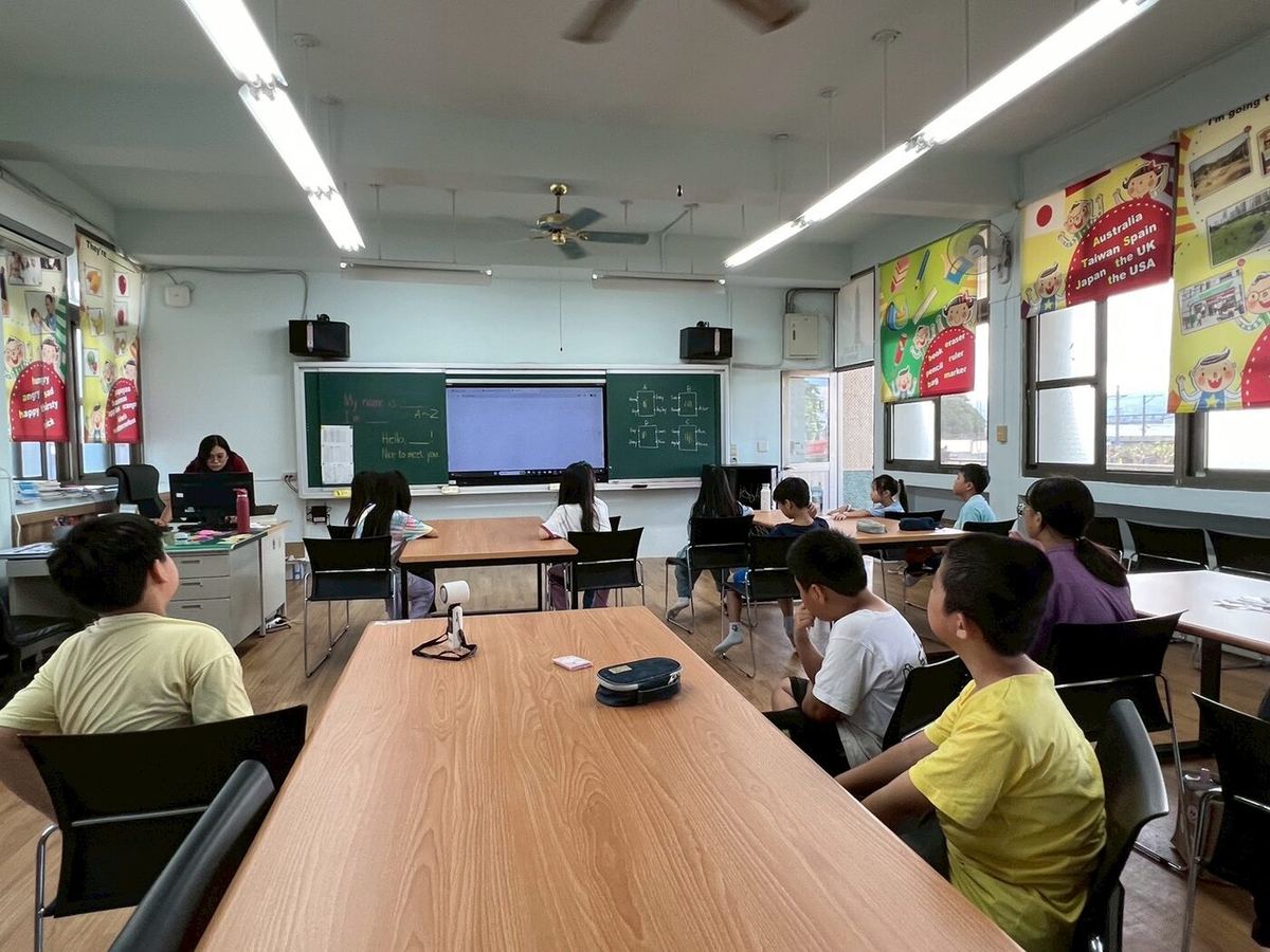 Students working together