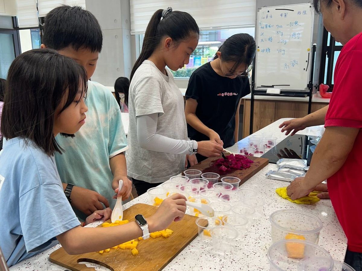 Students pouring jelly mixture into cups