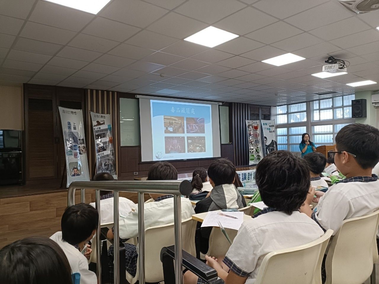Anti-Drug Education · 反毒宣導