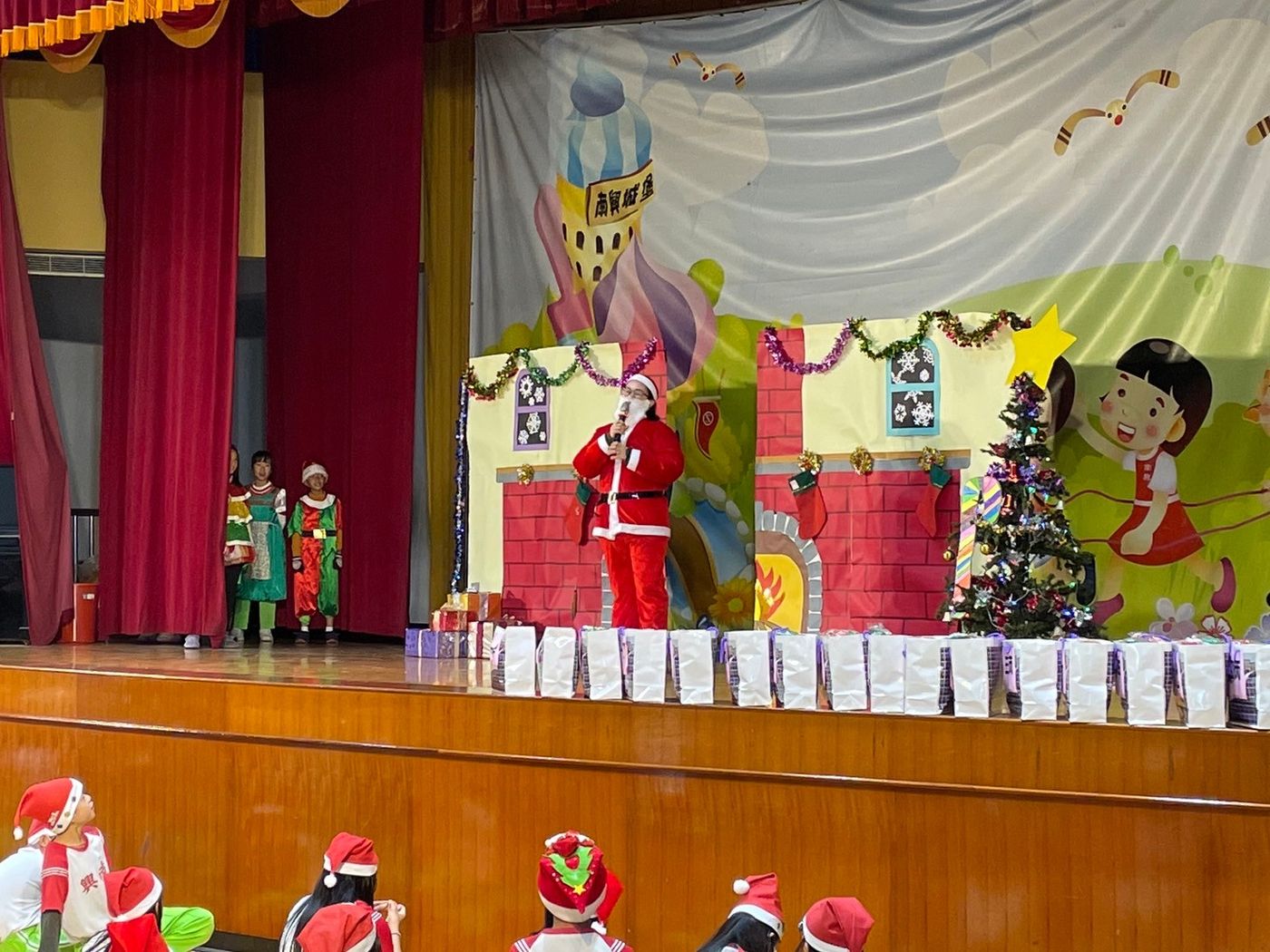 Christmas Celebration · 聖誕節活動
