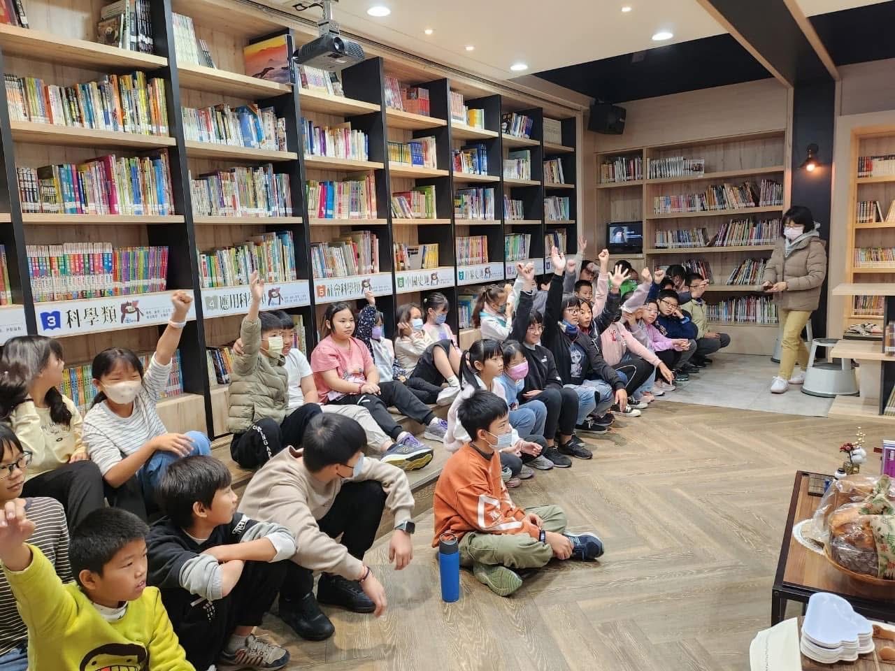 Library Monthly Activities · 圖書館月月有活動
