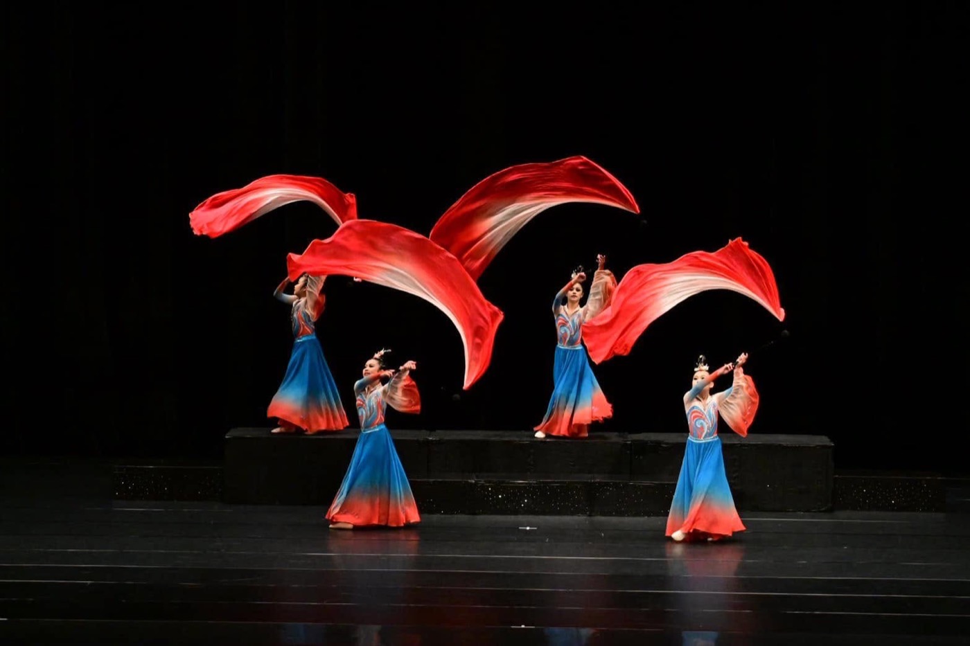 Pinghe dance students performing with long red ribbons on stage 平和舞蹈班學生舞台長綢帶表演