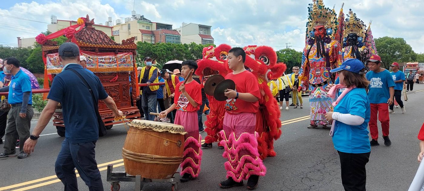 Lion Dance Around Town · 社區廟會舞獅表演