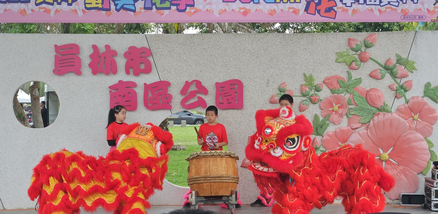Lion Dance Around Town · 社區廟會舞獅表演