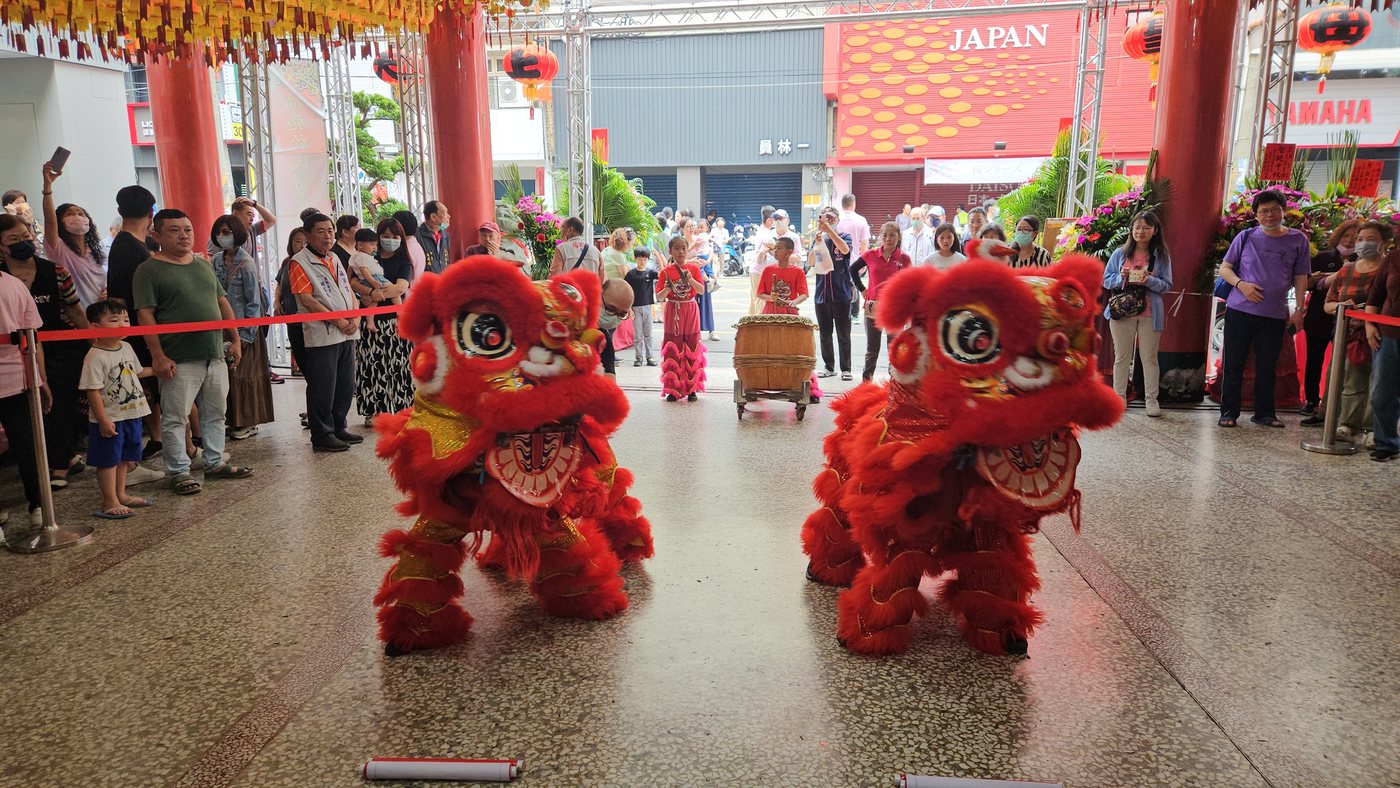 Lion Dance Around Town · 社區廟會舞獅表演