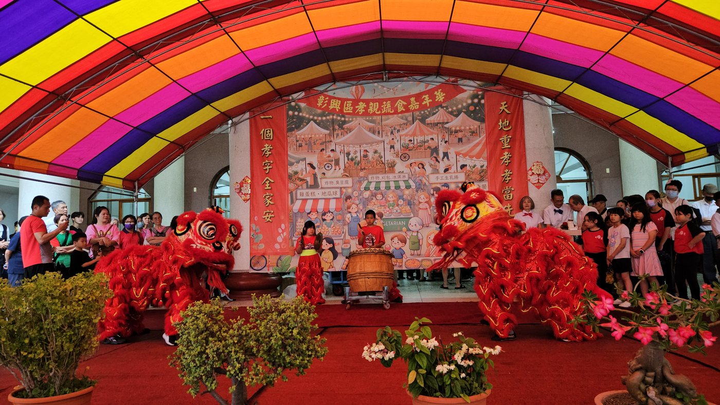 Lion Dance Around Town · 社區廟會舞獅表演