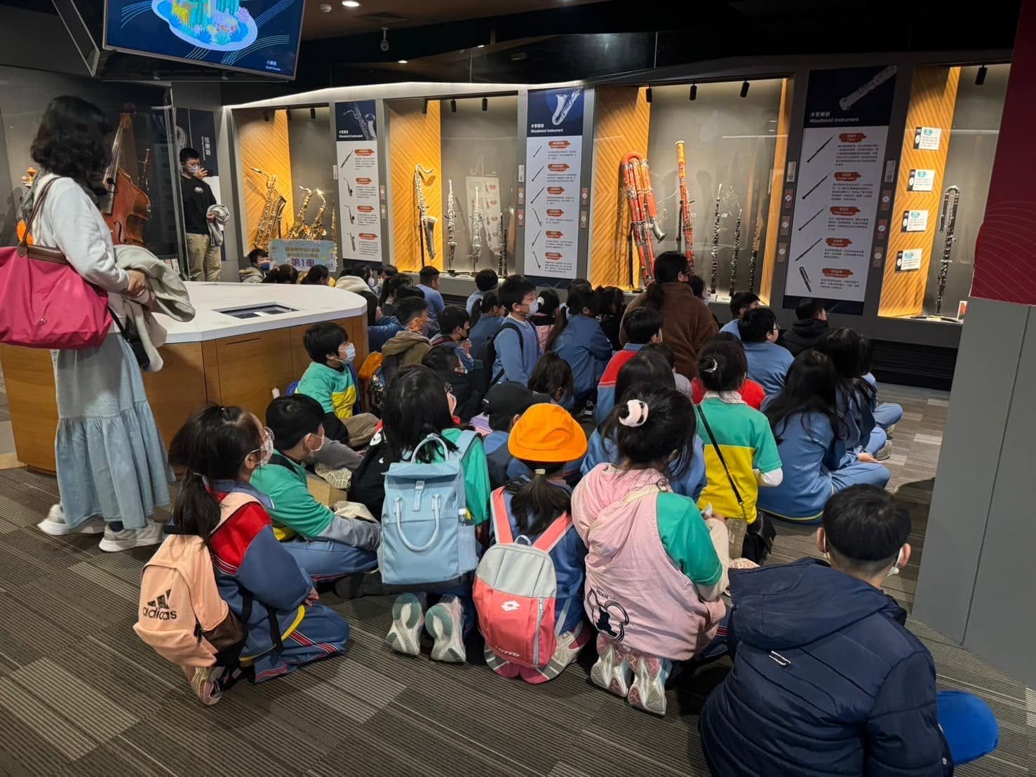 仁豐國小學生參觀國立臺灣交響樂團樂器展示