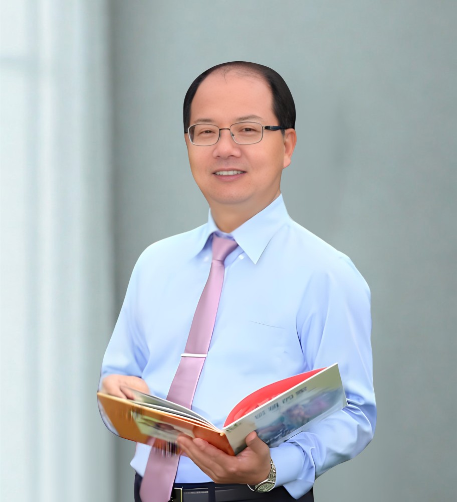 陳志盛校長 · Principal Chih-Sheng Chen