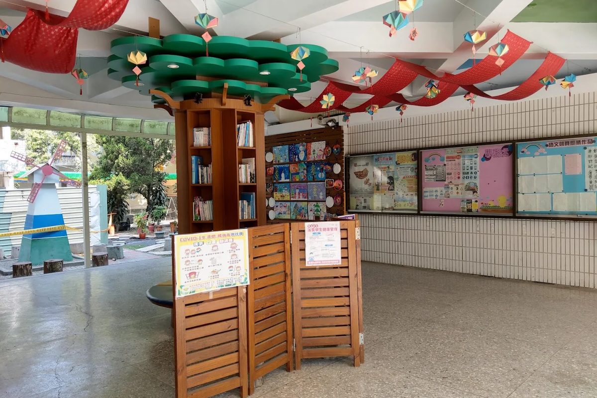 三潭國小穿堂閱讀角