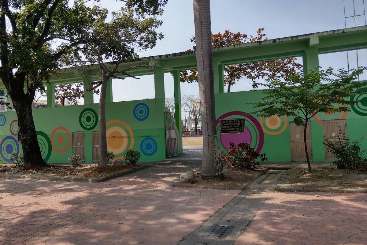 三潭國小綠色圓圈圍牆與側門