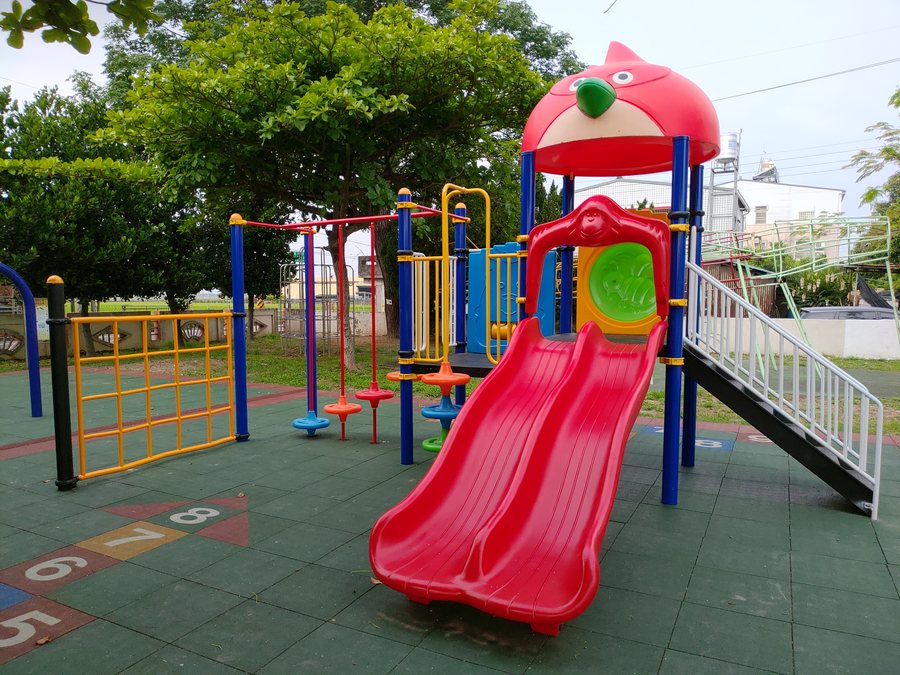 三條國小新建兒童綜合遊戲區遊具
