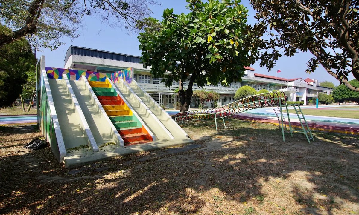 三條國小彩虹溜滑梯與遊戲場