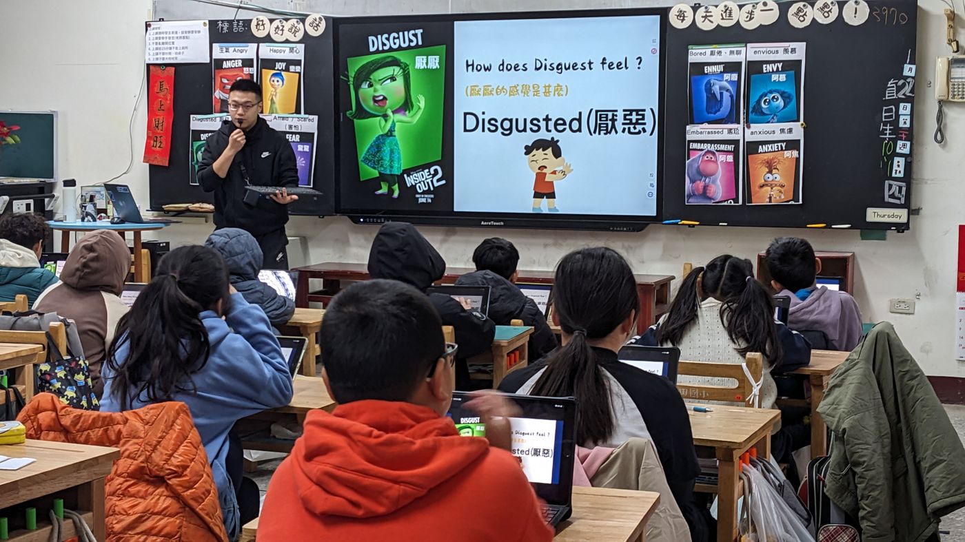 Grade 5 bilingual class — teacher presenting 'How does Disgust feel?' using Inside Out on the smart board