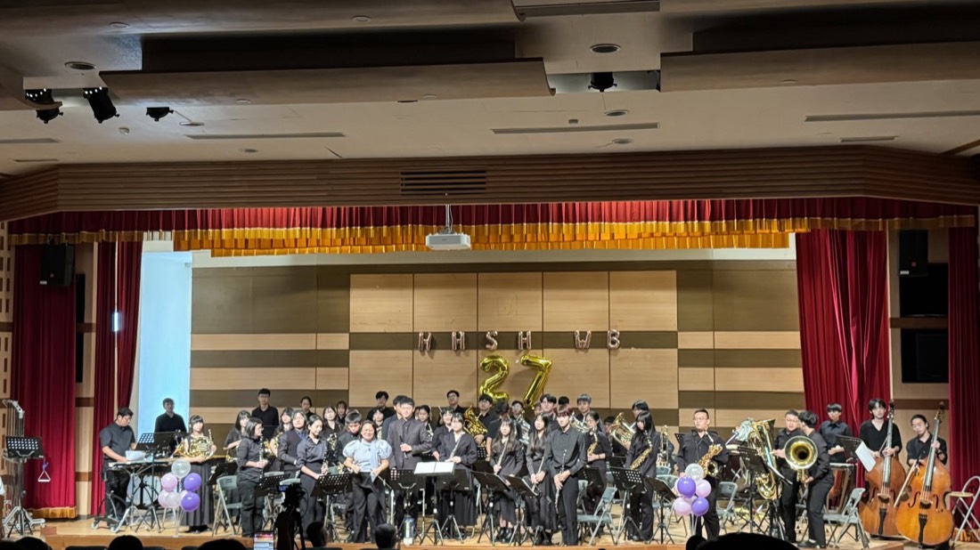 The wind band on stage 管樂隊舞台