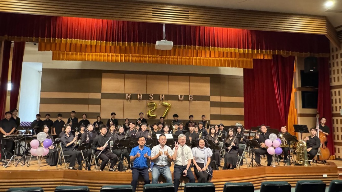 Wind band and teachers 管樂隊與師長合影