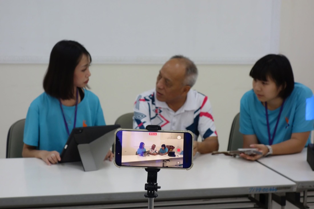 Filming a self-media piece 自媒體成果創作